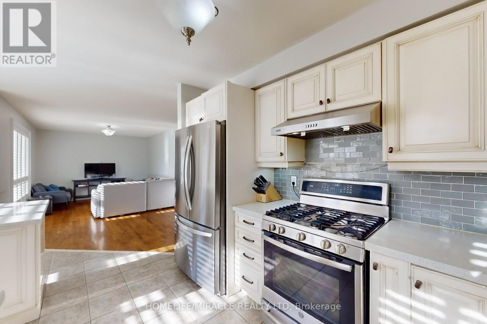 1012 Gordon Heights, Milton, ON - Indoor Photo Showing Kitchen With Stainless Steel Kitchen