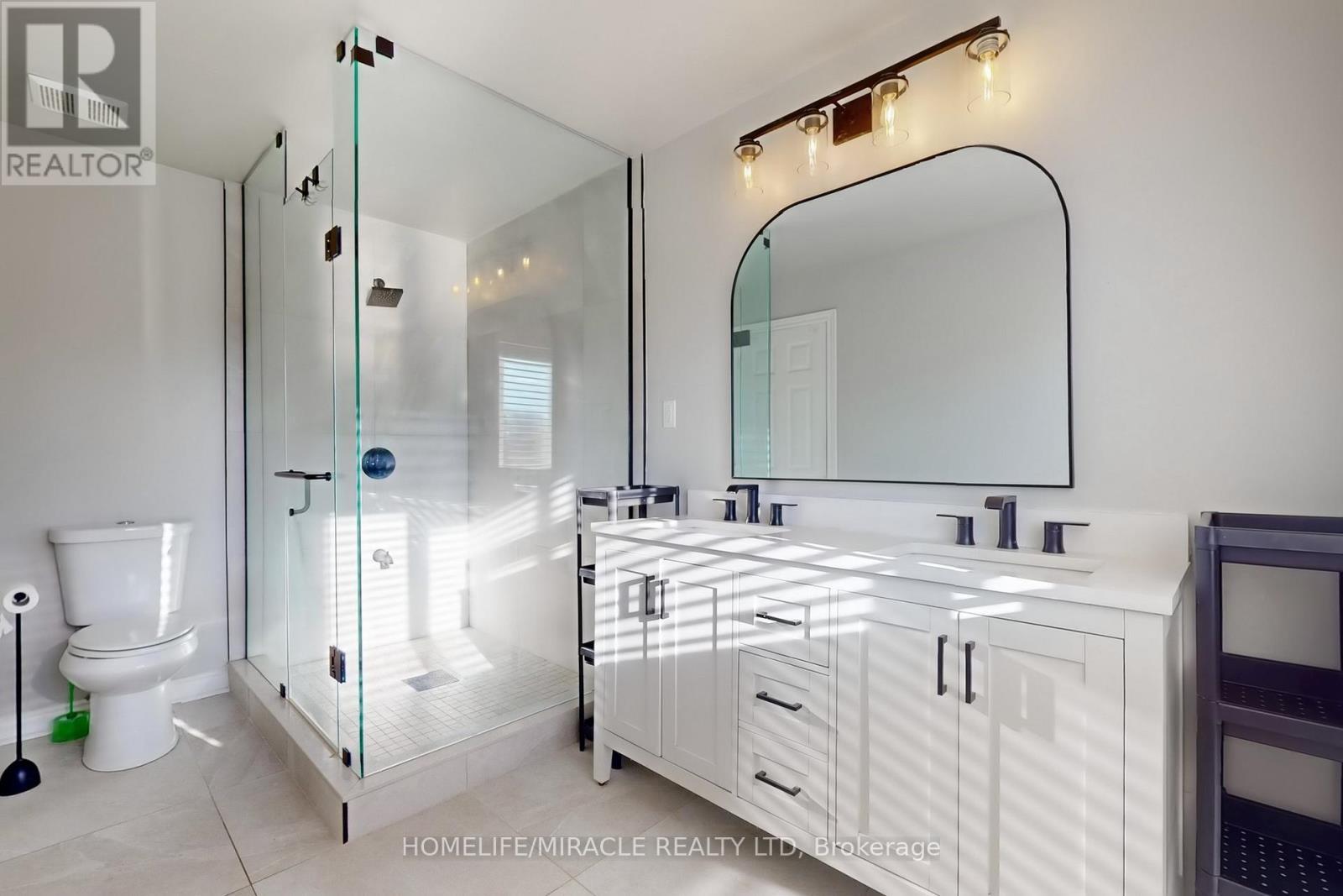 1012 Gordon Heights, Milton, ON - Indoor Photo Showing Bathroom