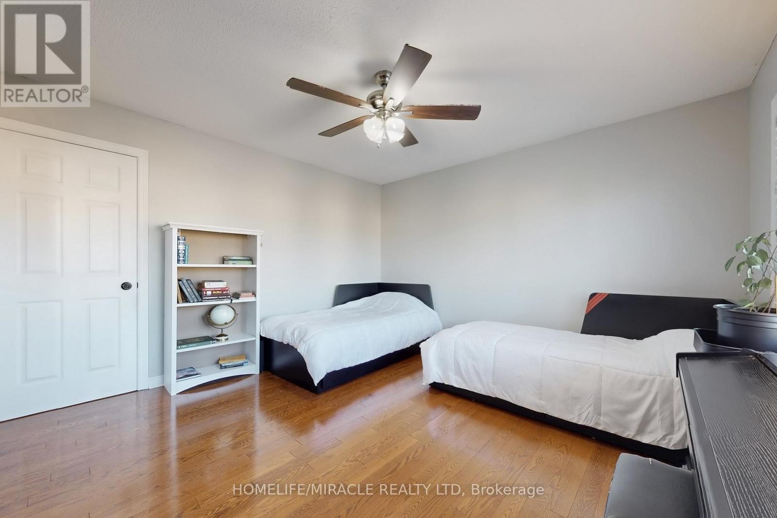1012 Gordon Heights, Milton, ON - Indoor Photo Showing Bedroom