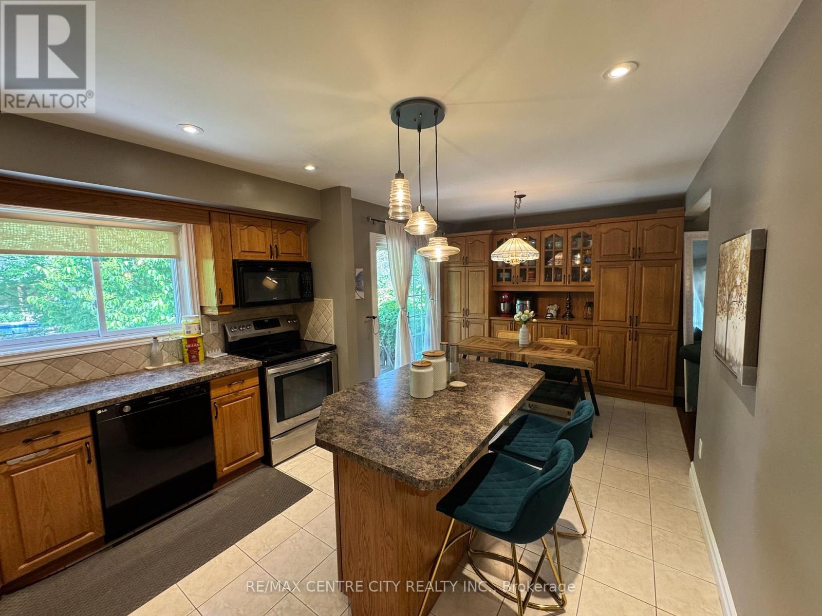1462 Glengarry Avenue, London North (North H), ON - Indoor Photo Showing Kitchen