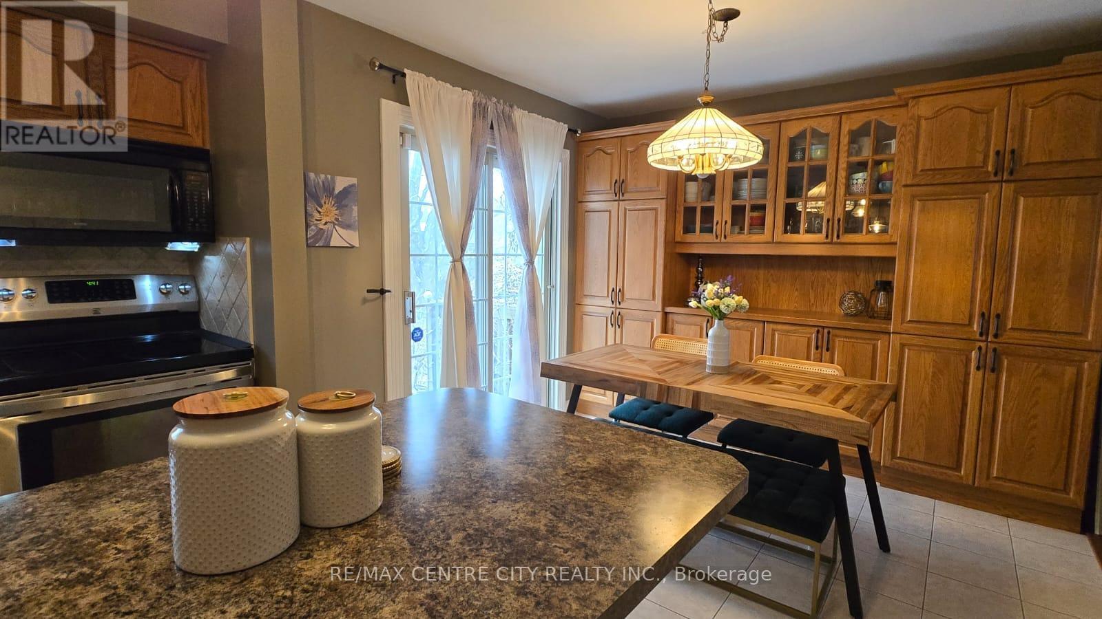 1462 Glengarry Avenue, London North (North H), ON - Indoor