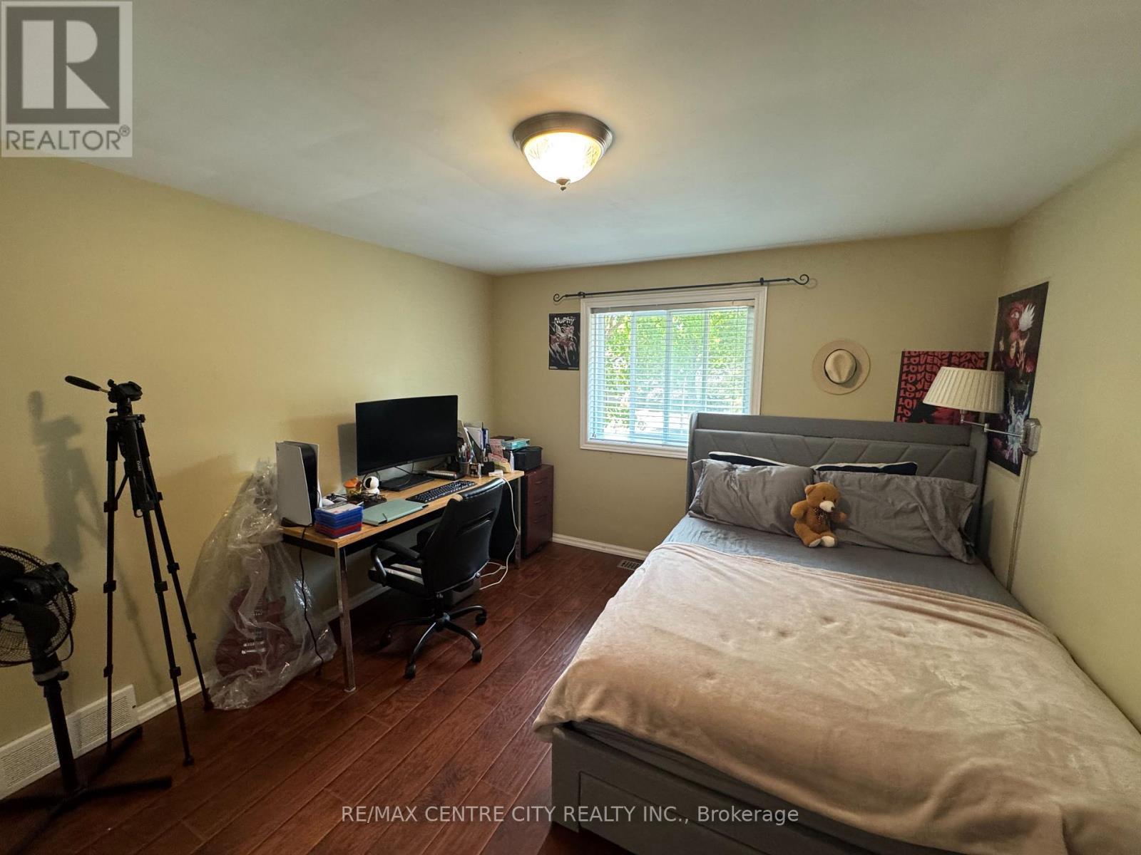 1462 Glengarry Avenue, London North (North H), ON - Indoor Photo Showing Bedroom
