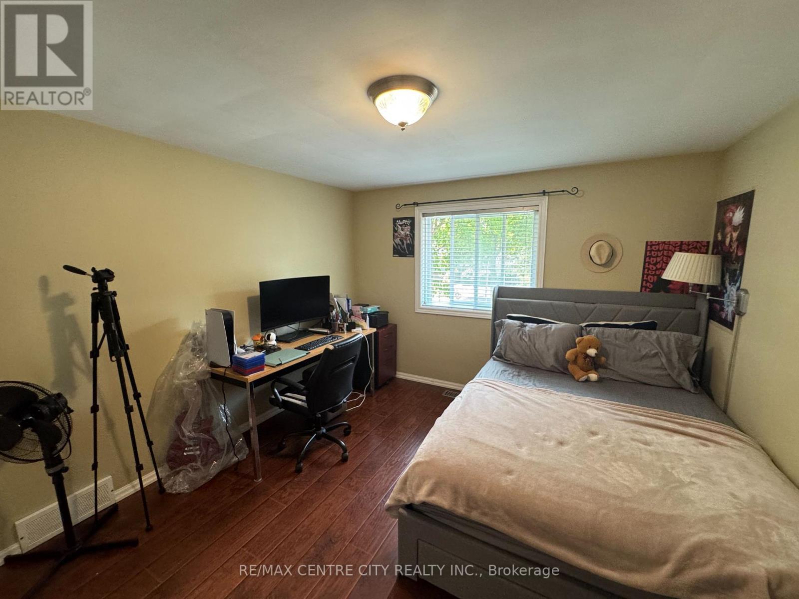 1462 Glengarry Avenue, London North (North H), ON - Indoor Photo Showing Bedroom