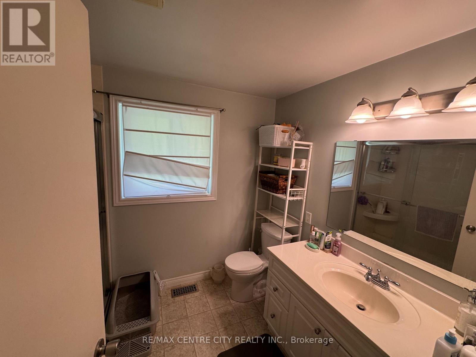 1462 Glengarry Avenue, London North (North H), ON - Indoor Photo Showing Bathroom