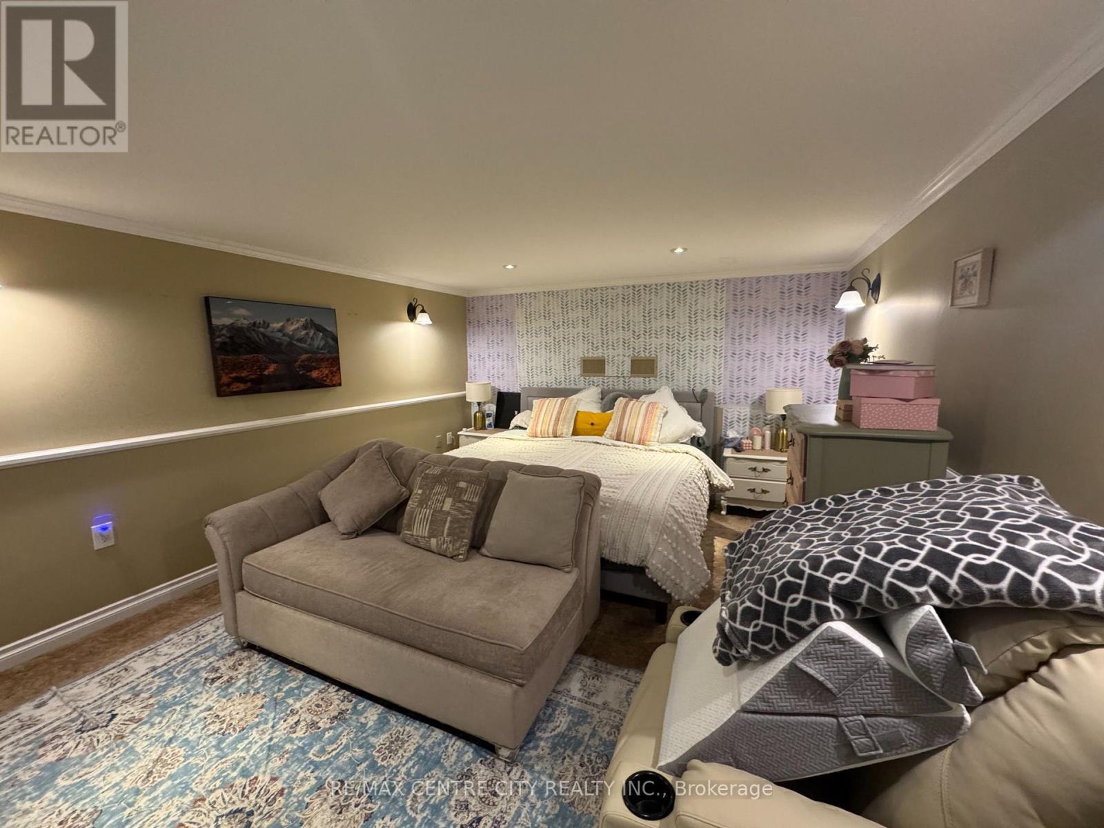 1462 Glengarry Avenue, London North (North H), ON - Indoor Photo Showing Bedroom