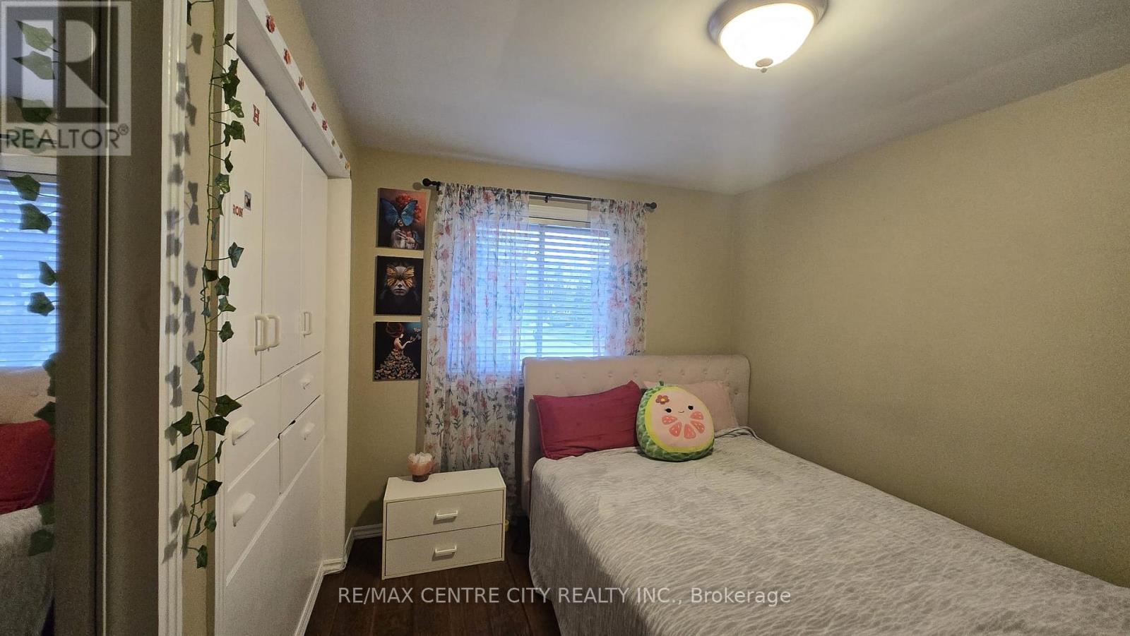 1462 Glengarry Avenue, London North (North H), ON - Indoor Photo Showing Bedroom