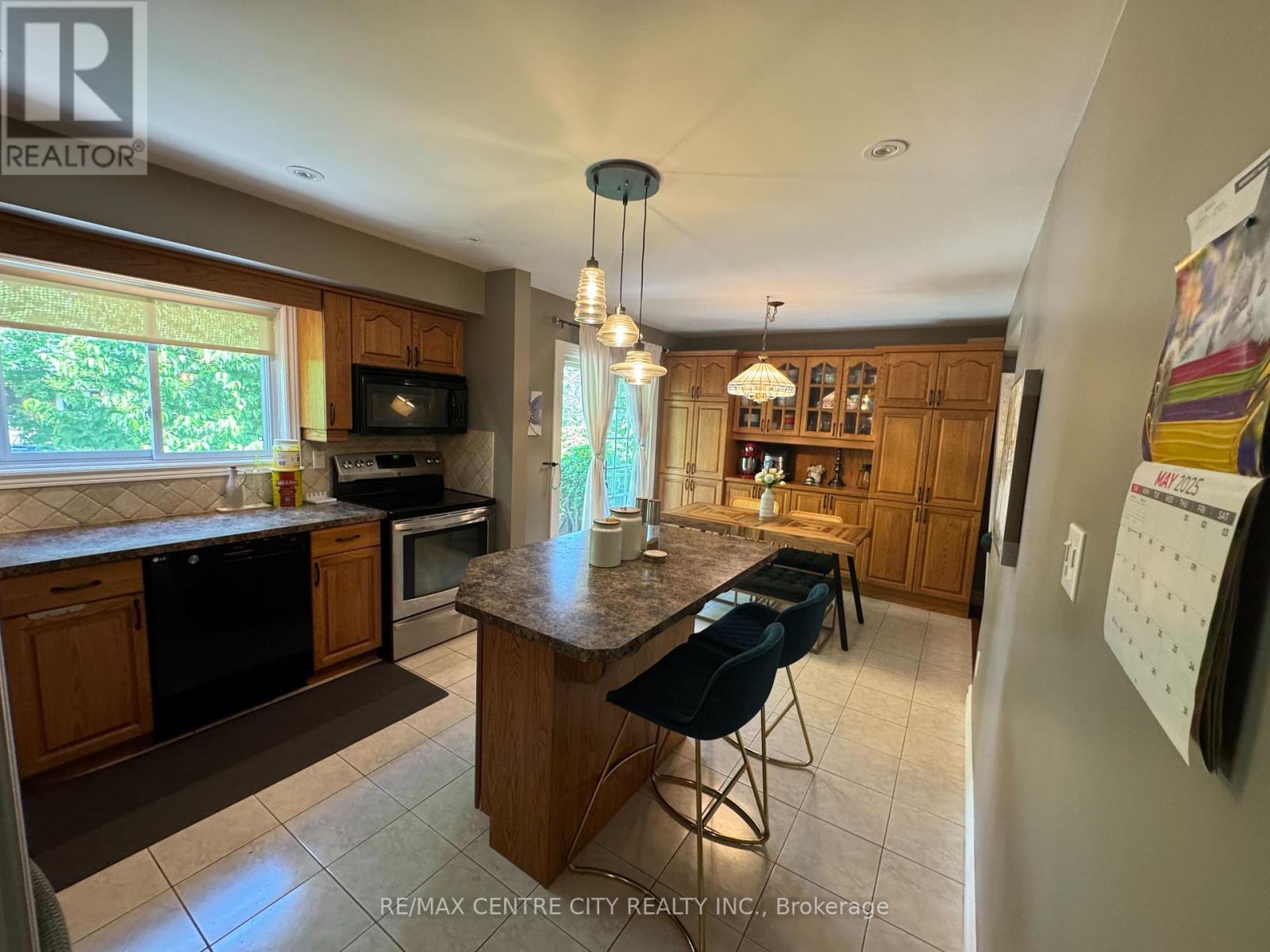 1462 Glengarry Avenue, London North (North H), ON - Indoor Photo Showing Kitchen