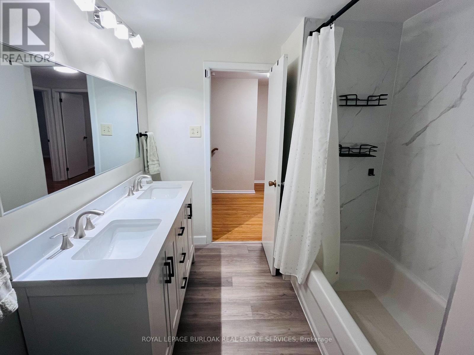 243 Appleby Line, Burlington, ON - Indoor Photo Showing Bathroom