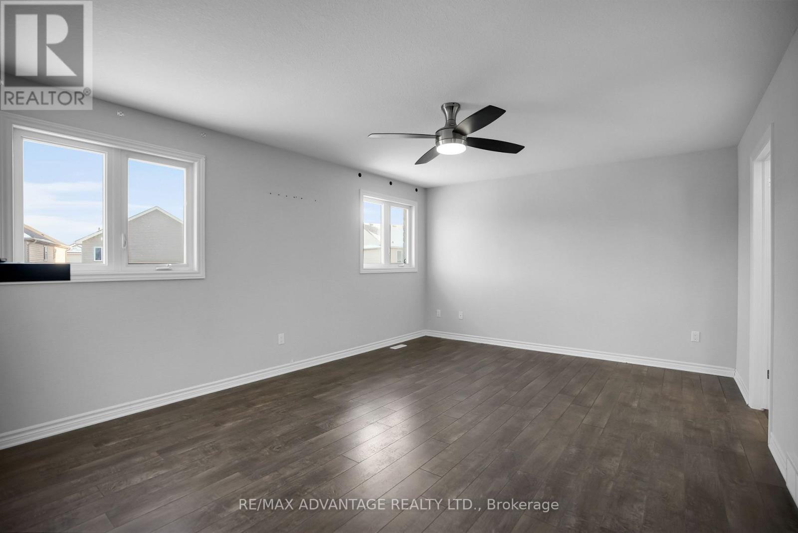 bedroom 2 w/ ensuite - 2601 Tucker Court, London North (North I), ON - Indoor Photo Showing Other Room