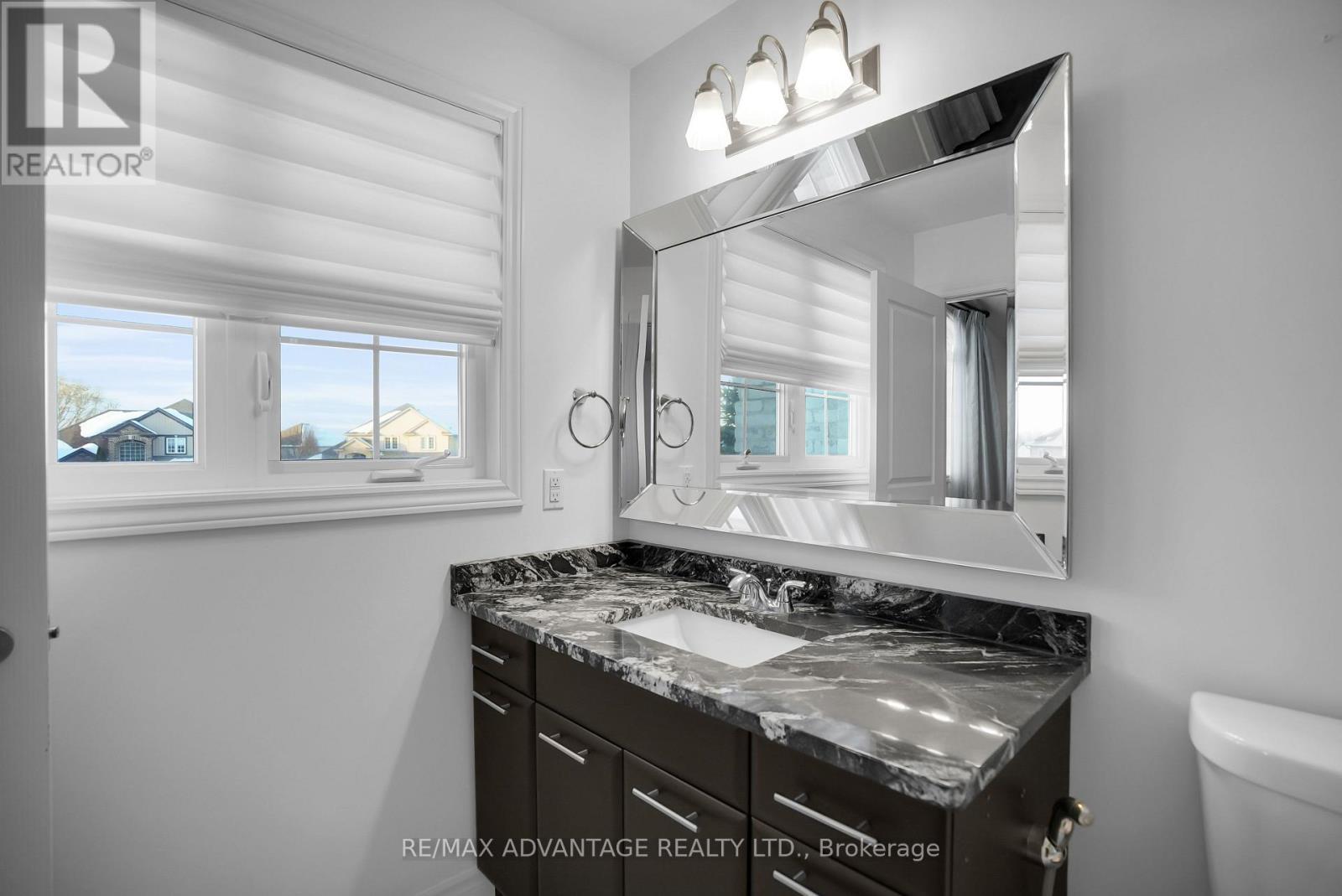 2601 Tucker Court, London North (North I), ON - Indoor Photo Showing Bathroom