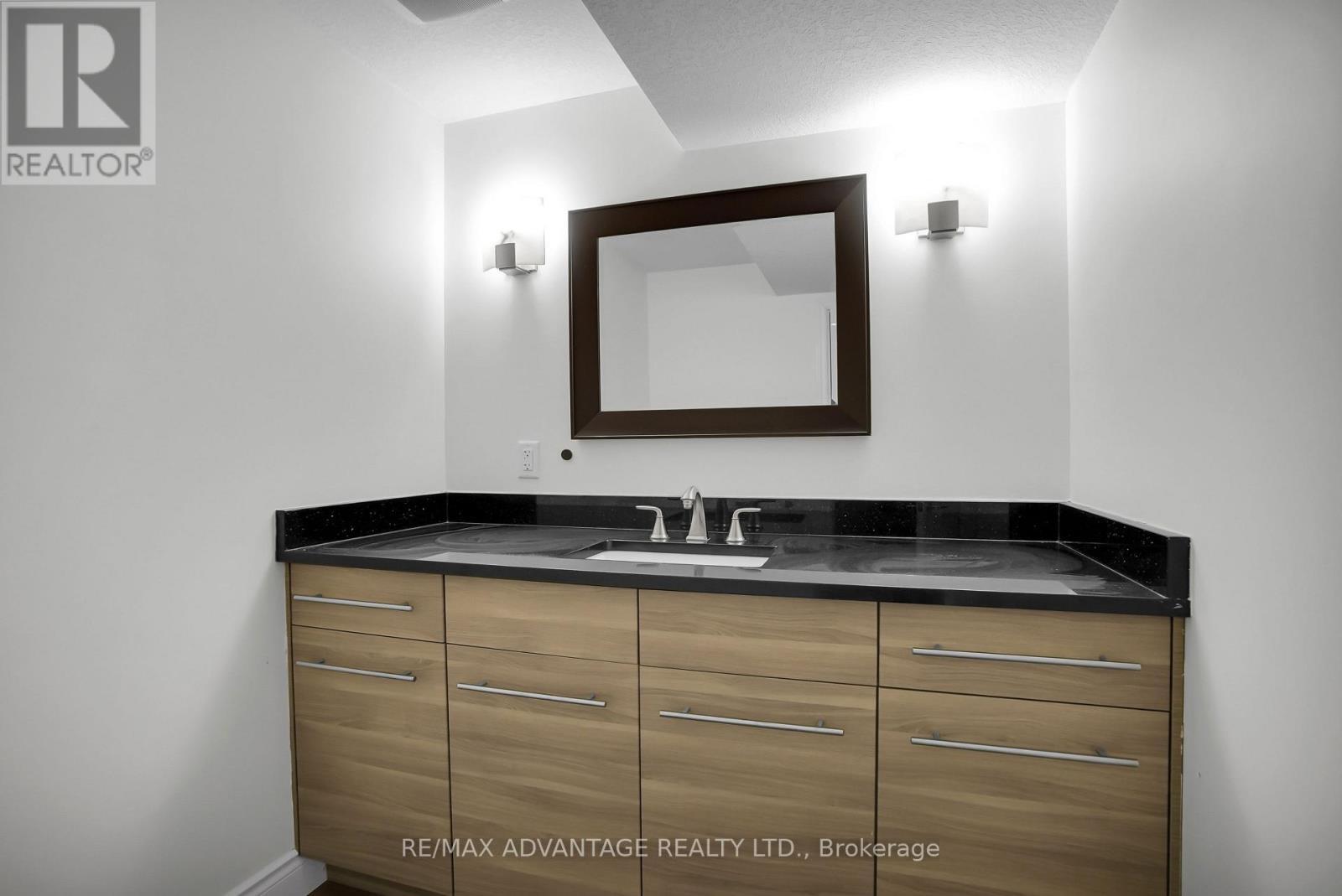 2601 Tucker Court, London North (North I), ON - Indoor Photo Showing Bathroom