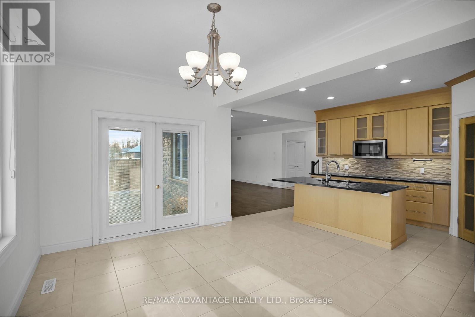 2601 Tucker Court, London North (North I), ON - Indoor Photo Showing Kitchen