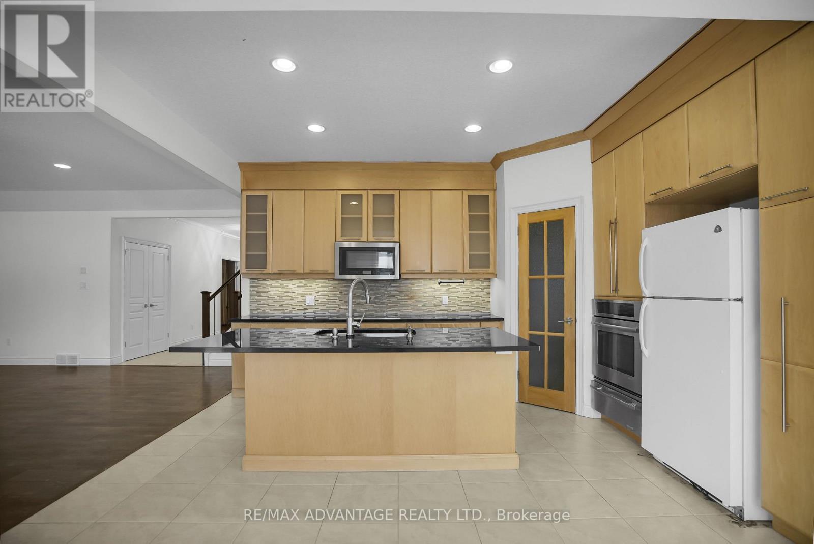 2601 Tucker Court, London North (North I), ON - Indoor Photo Showing Kitchen