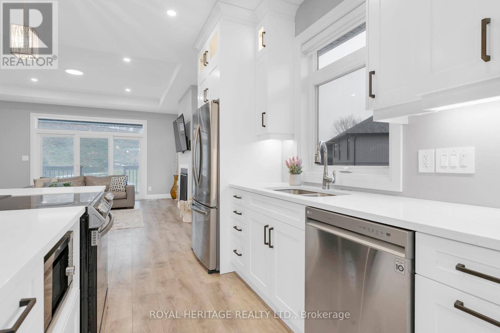5 Schmidt Way, Quinte West (Murray Ward), ON - Indoor Photo Showing Kitchen With Upgraded Kitchen
