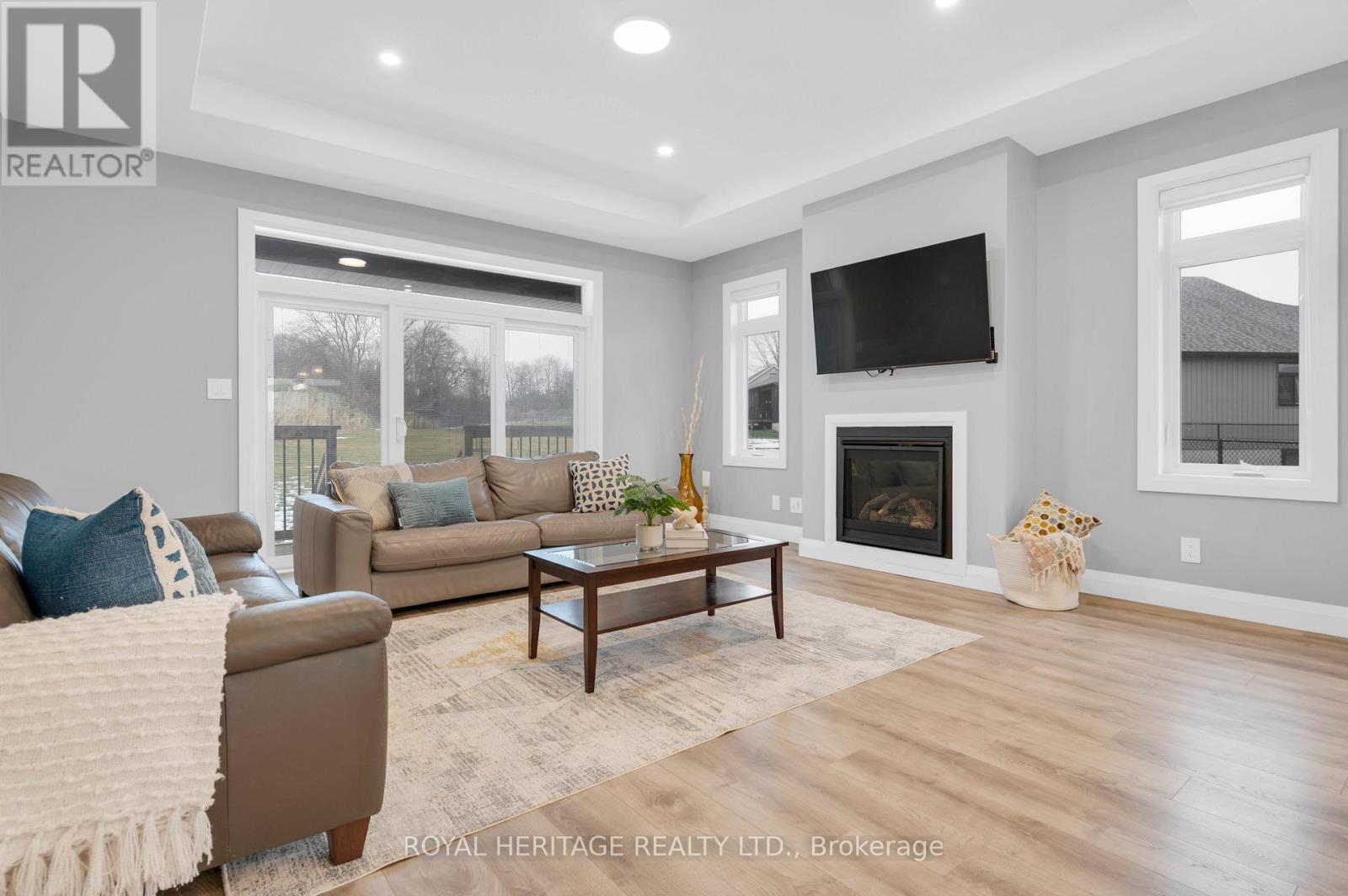 5 Schmidt Way, Quinte West (Murray Ward), ON - Indoor Photo Showing Living Room With Fireplace