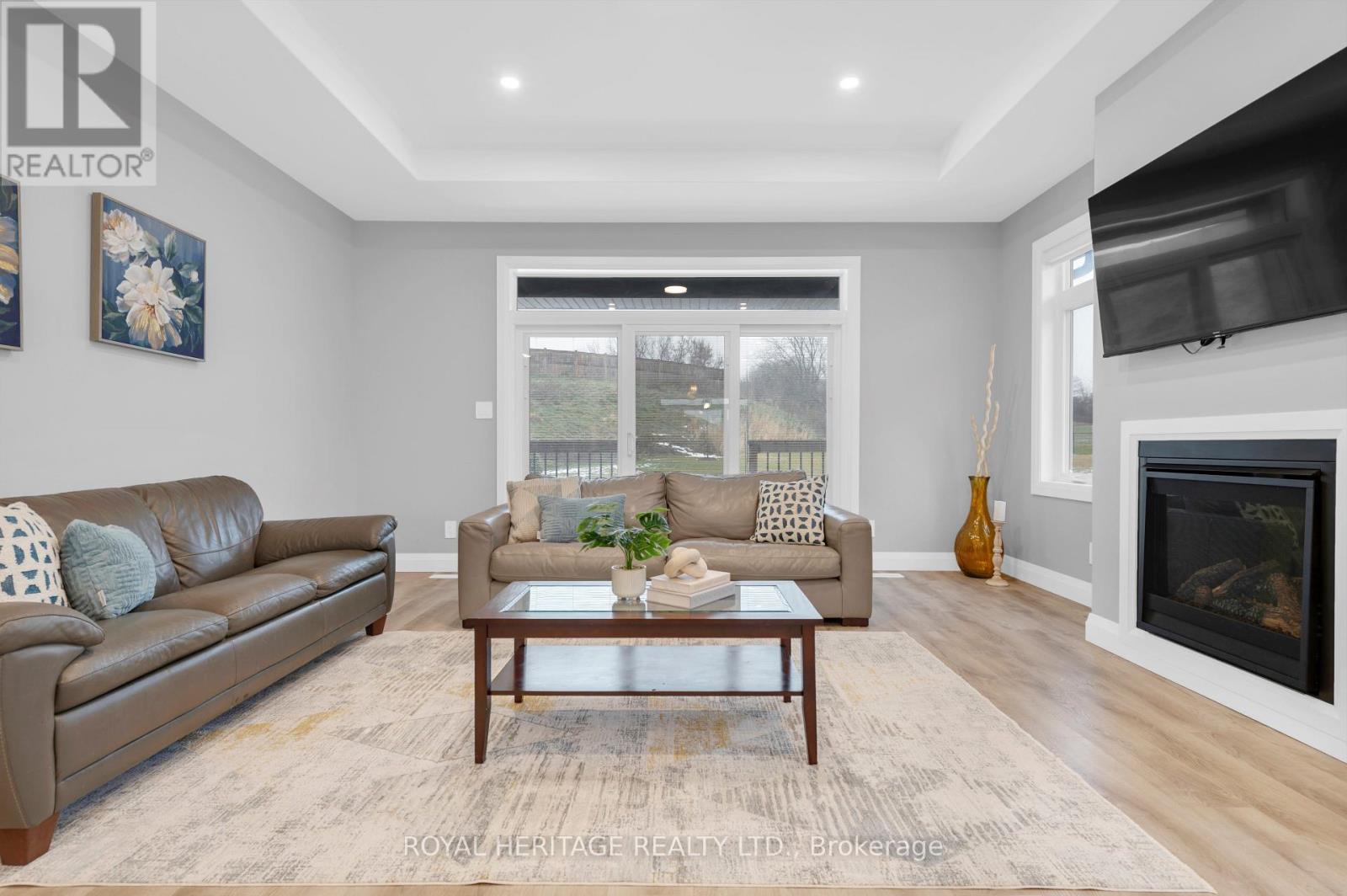 5 Schmidt Way, Quinte West (Murray Ward), ON - Indoor Photo Showing Living Room With Fireplace