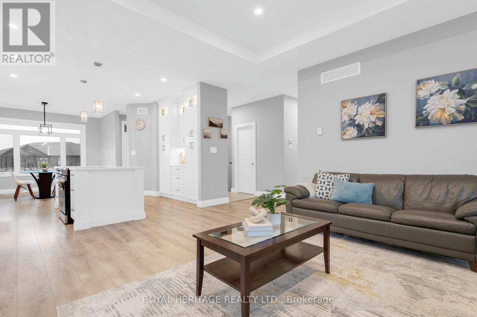 5 Schmidt Way, Quinte West (Murray Ward), ON - Indoor Photo Showing Living Room