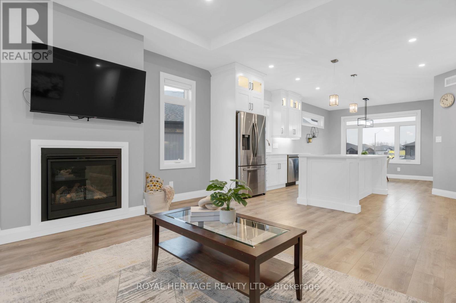 5 Schmidt Way, Quinte West (Murray Ward), ON - Indoor Photo Showing Living Room With Fireplace