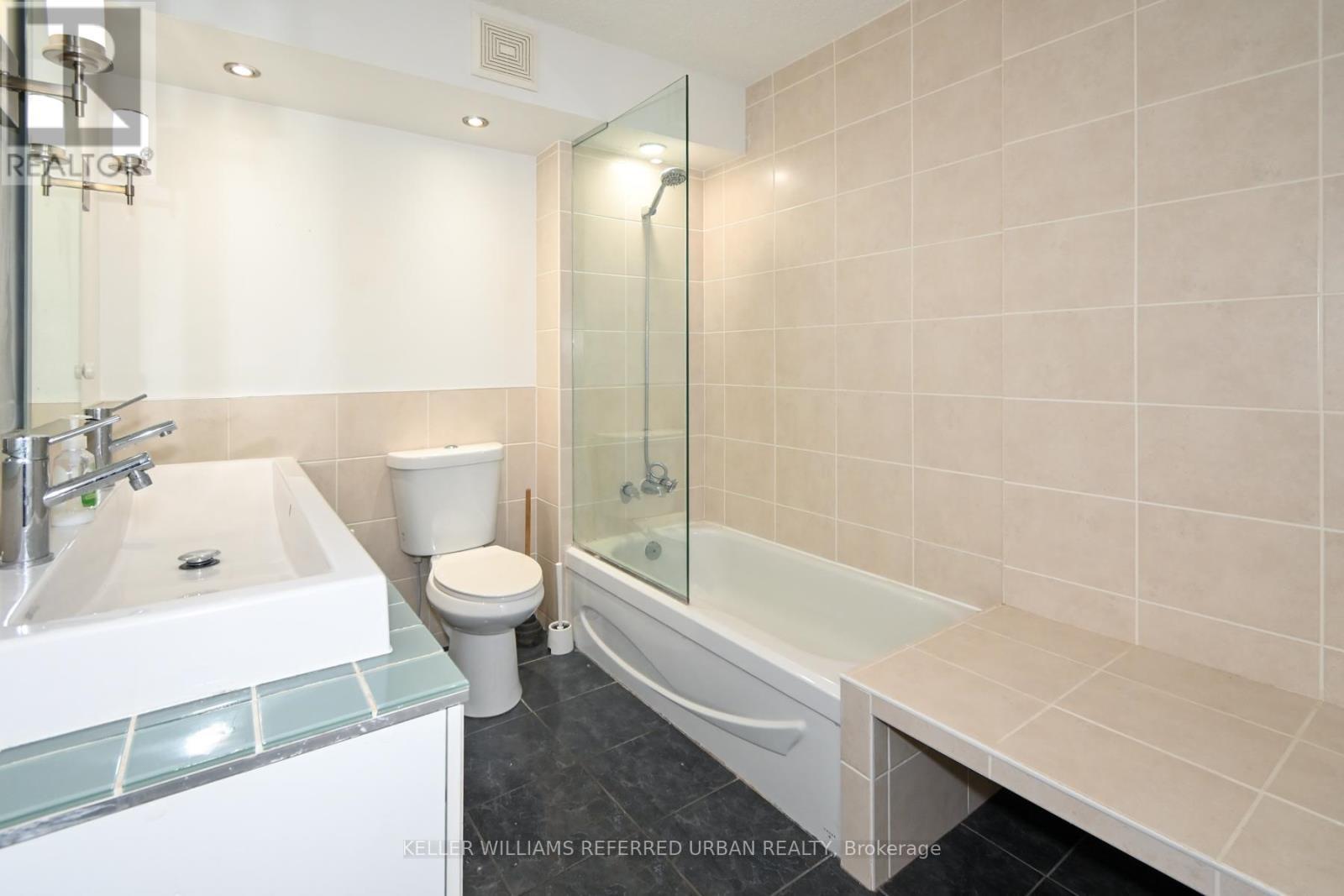 1922 - 25 The Esplanade, Toronto, ON - Indoor Photo Showing Bathroom