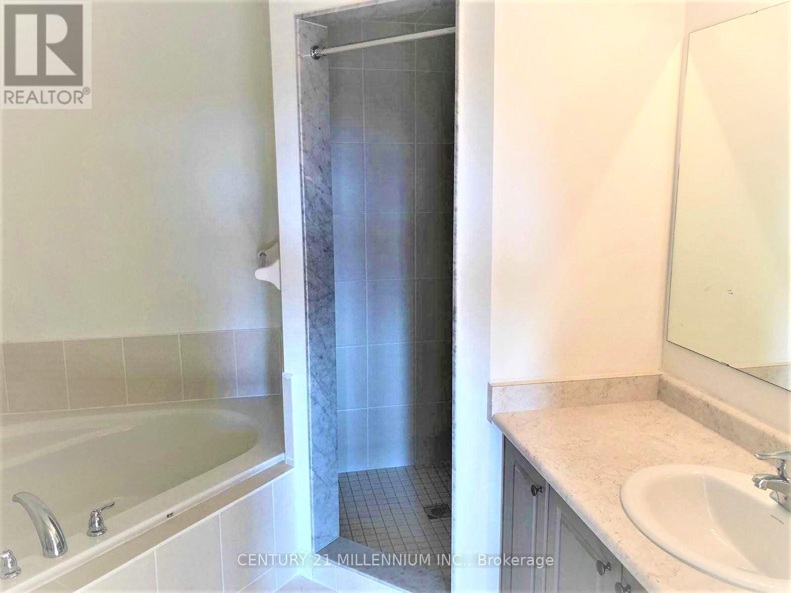 72 Palace Street, Thorold, ON - Indoor Photo Showing Bathroom