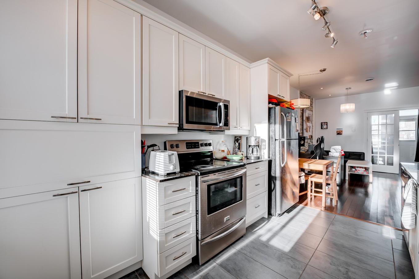 Kitchen - 2344 Av. Bourbonnière, Montréal (Mercier/Hochelaga-Maisonneuve), QC - Indoor Photo Showing Kitchen