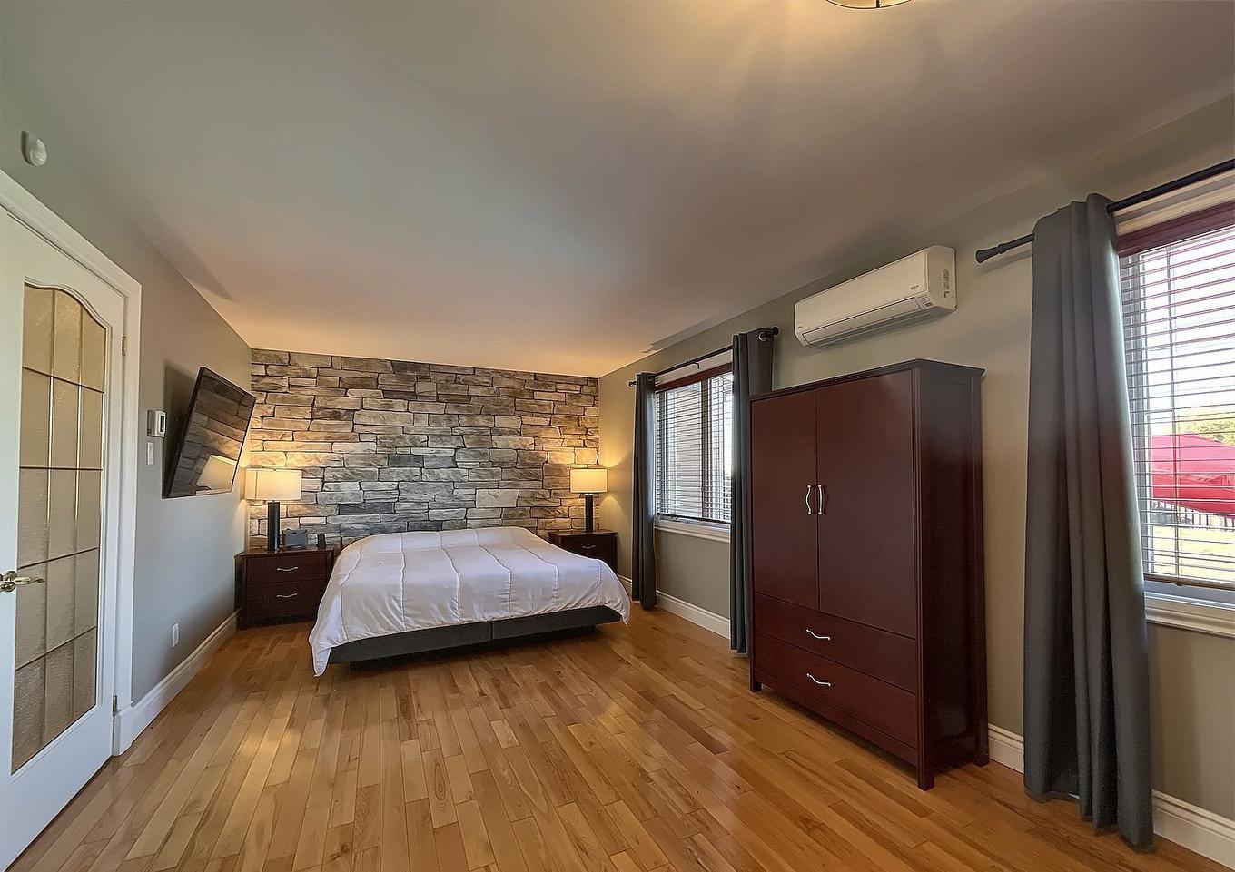 Primary bedroom - 168 Rue Landry, Salaberry-De-Valleyfield, QC - Indoor Photo Showing Bedroom