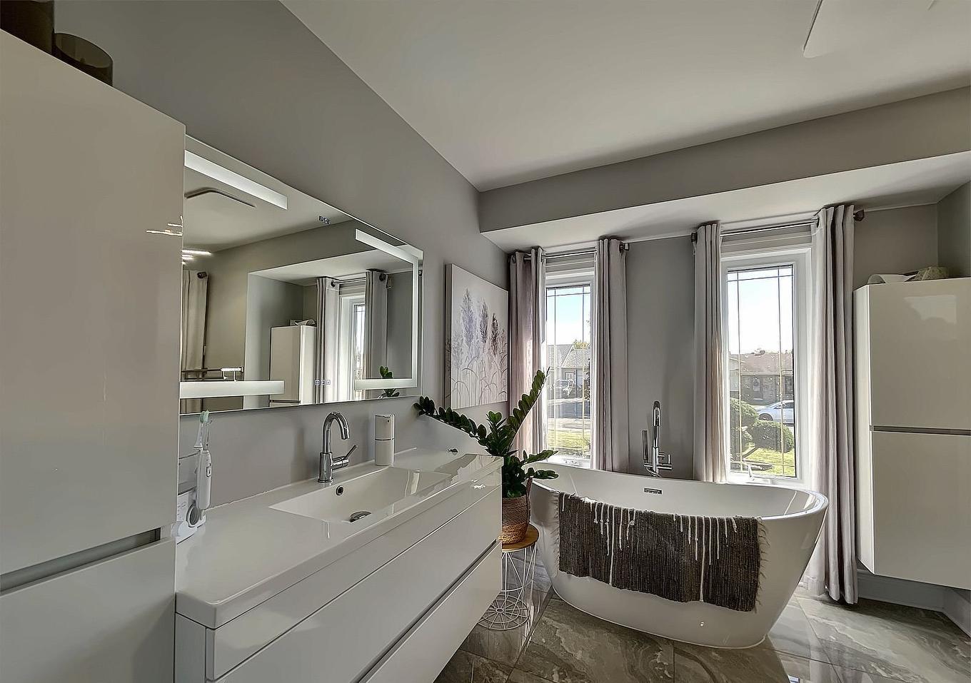 Bathroom - 168 Rue Landry, Salaberry-De-Valleyfield, QC - Indoor