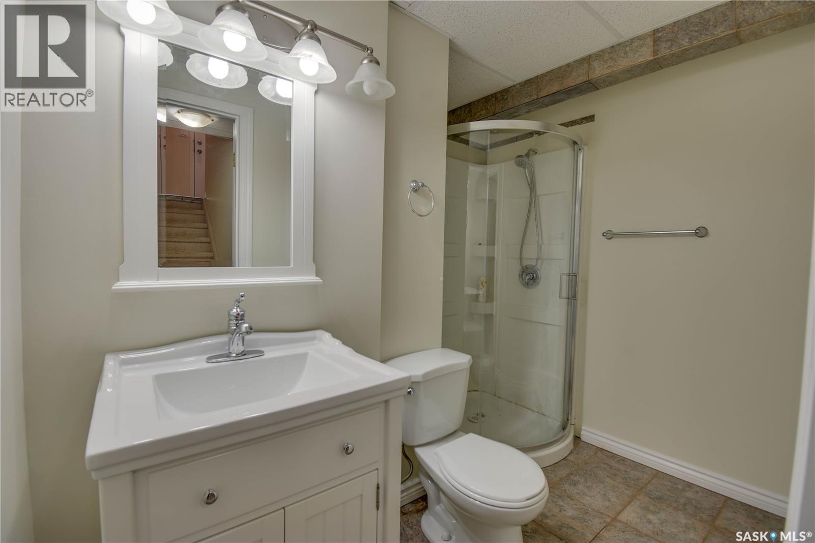 120 115Th Street W, Saskatoon, SK - Indoor Photo Showing Bathroom