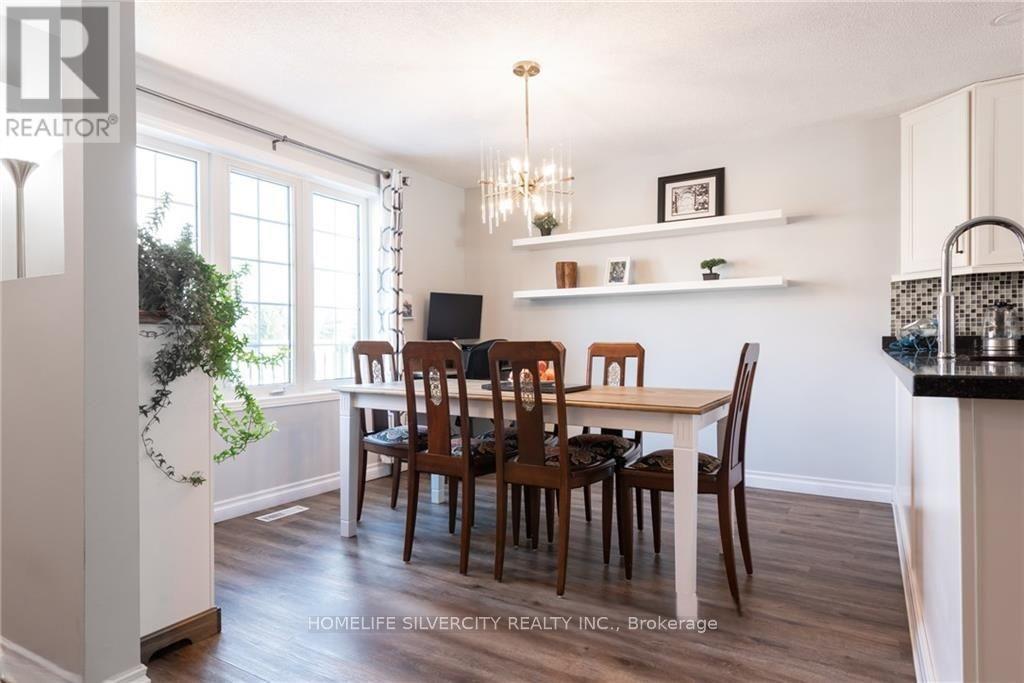 141 Athabaska Road, Barrie, ON - Indoor Photo Showing Dining Room