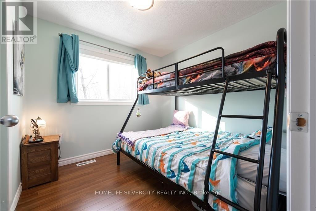 141 Athabaska Road, Barrie, ON - Indoor Photo Showing Bedroom