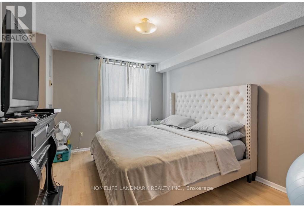 # 1402 - 177 Linus Road, Toronto, ON - Indoor Photo Showing Bedroom