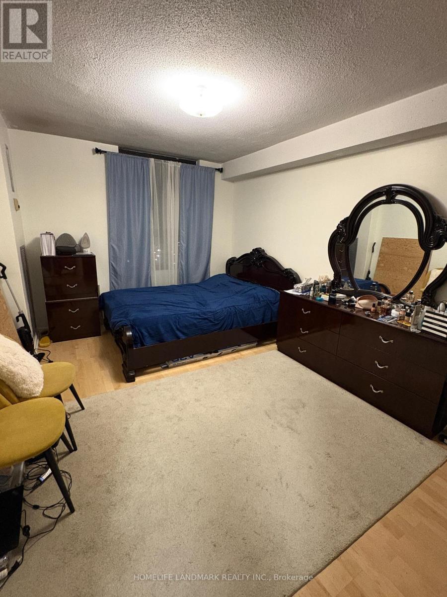 # 1402 - 177 Linus Road, Toronto, ON - Indoor Photo Showing Bedroom