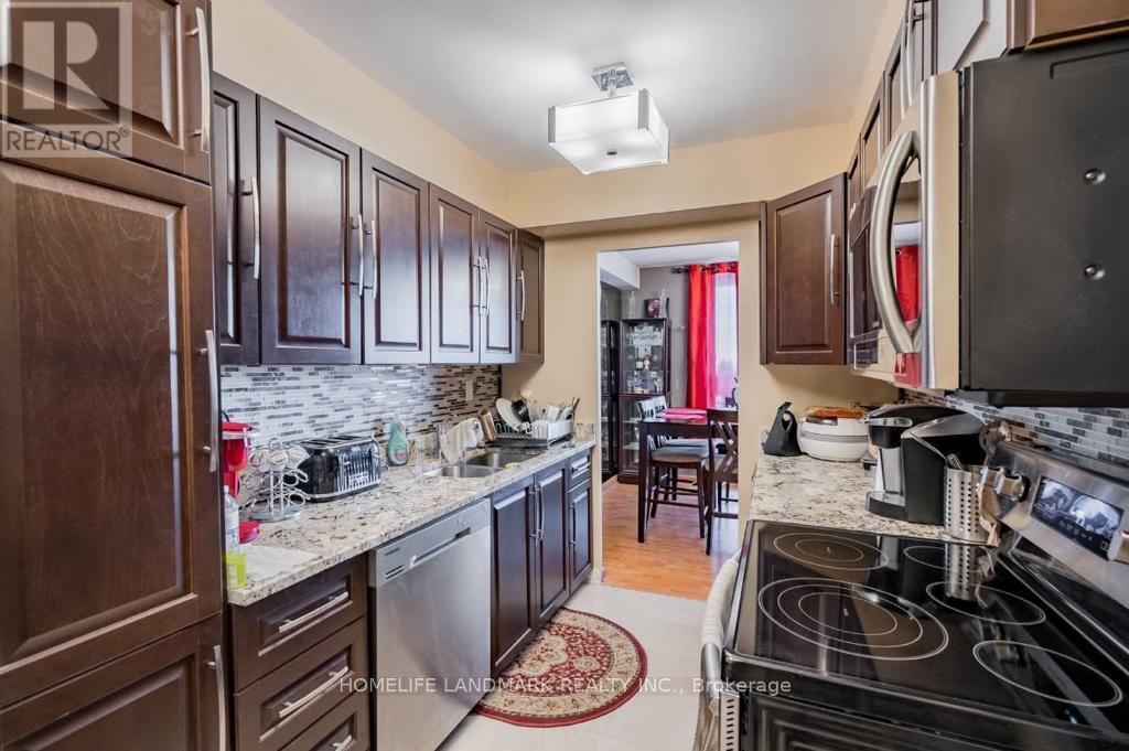 # 1402 - 177 Linus Road, Toronto, ON - Indoor Photo Showing Kitchen