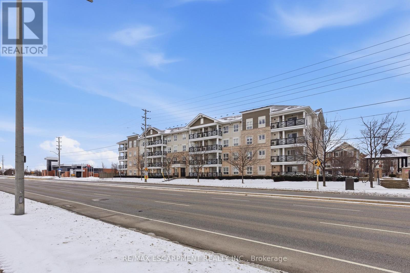 107 - 1045 Nadalin Heights, Milton, ON - Outdoor