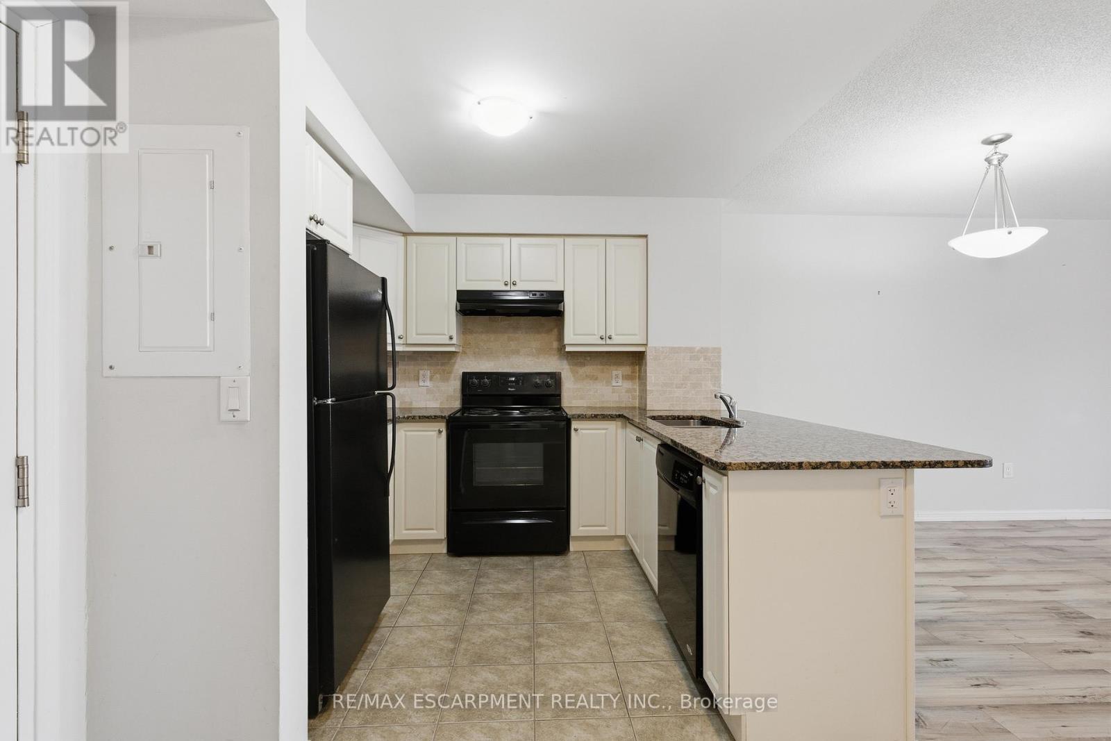 Kitchen - 107 - 1045 Nadalin Heights, Milton, ON - Indoor Photo Showing Kitchen