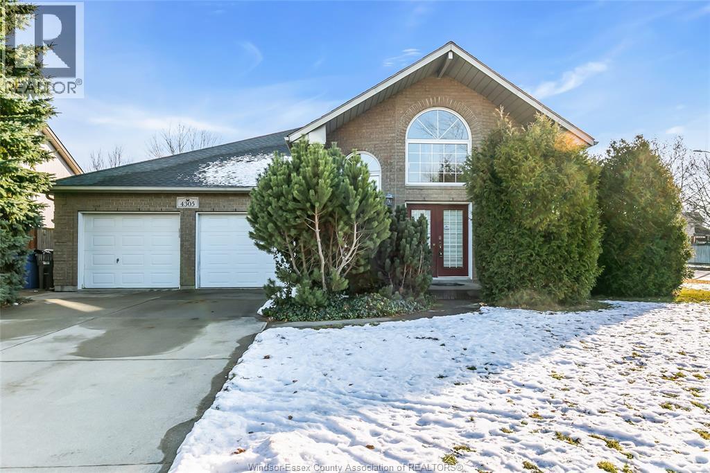 4305 Golfcourse Crescent, Windsor, ON - Outdoor