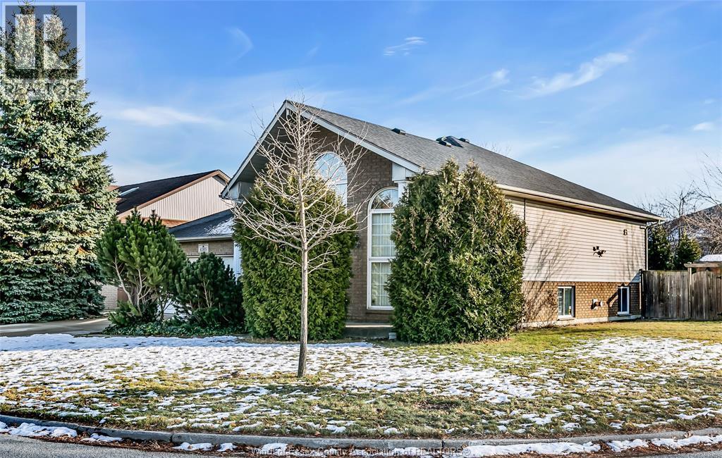 4305 Golfcourse Crescent, Windsor, ON - Outdoor