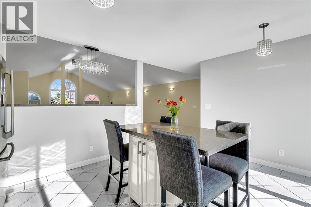 4305 Golfcourse Crescent, Windsor, ON - Indoor Photo Showing Dining Room