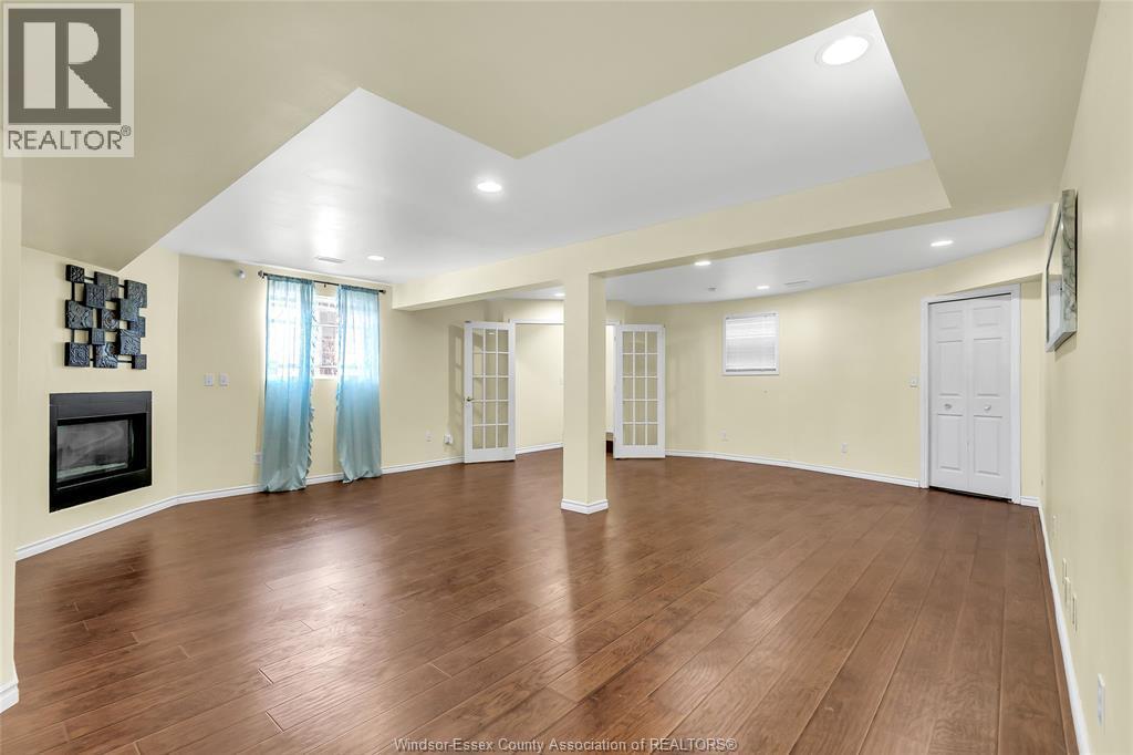 4305 Golfcourse Crescent, Windsor, ON - Indoor With Fireplace