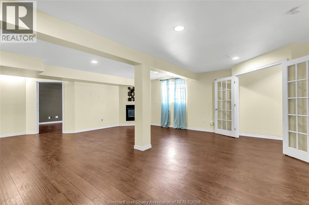 4305 Golfcourse Crescent, Windsor, ON - Indoor Photo Showing Other Room