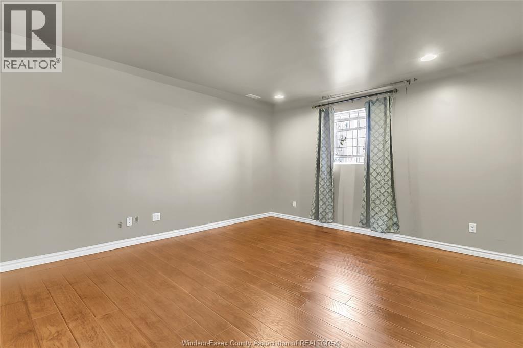 4305 Golfcourse Crescent, Windsor, ON - Indoor Photo Showing Other Room
