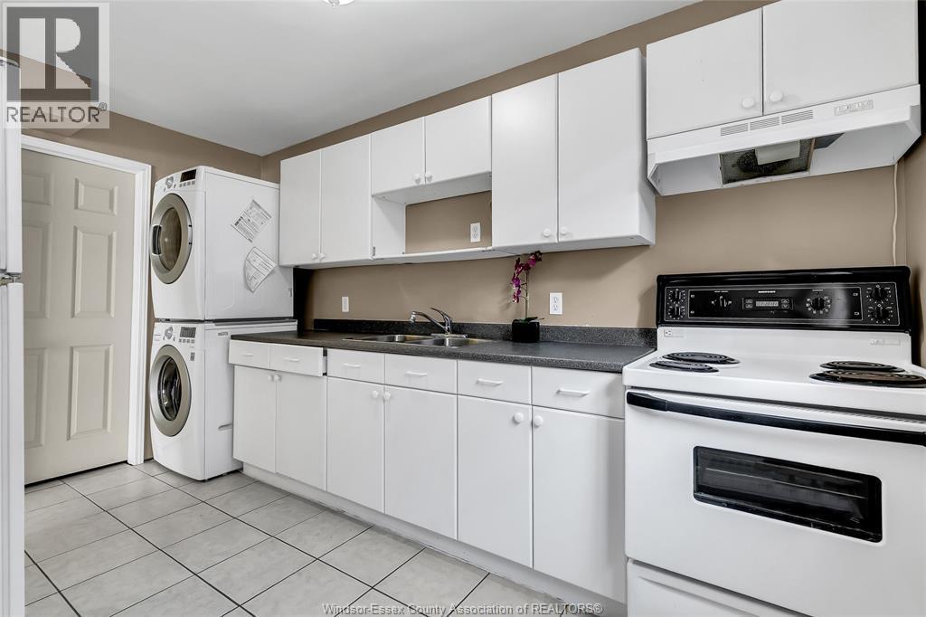 4305 Golfcourse Crescent, Windsor, ON - Indoor Photo Showing Laundry Room