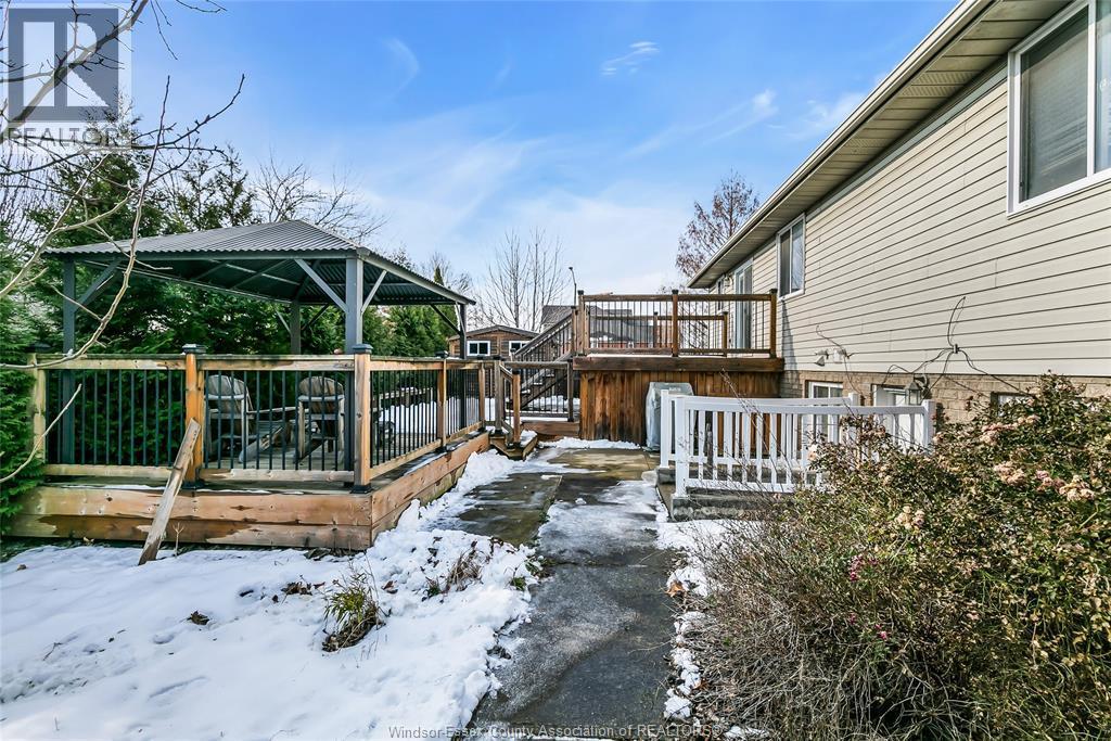 4305 Golfcourse Crescent, Windsor, ON - Outdoor With Deck Patio Veranda