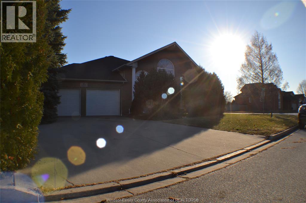 4305 Golfcourse Crescent, Windsor, ON - Outdoor