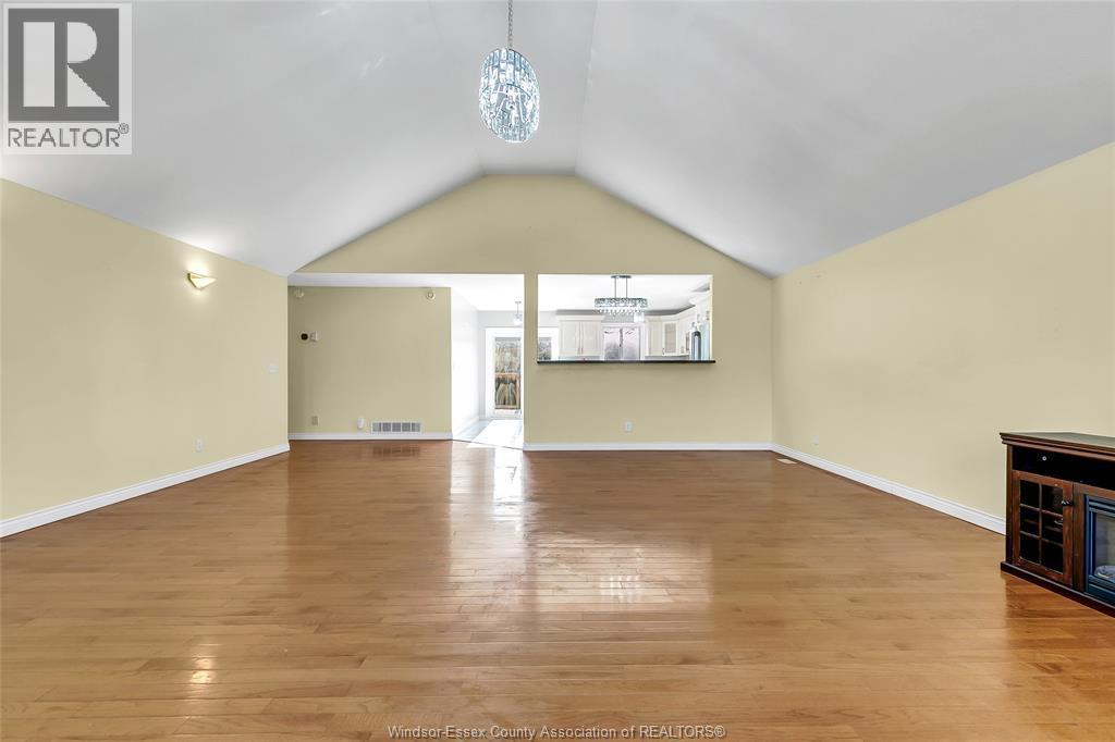 4305 Golfcourse Crescent, Windsor, ON - Indoor Photo Showing Other Room