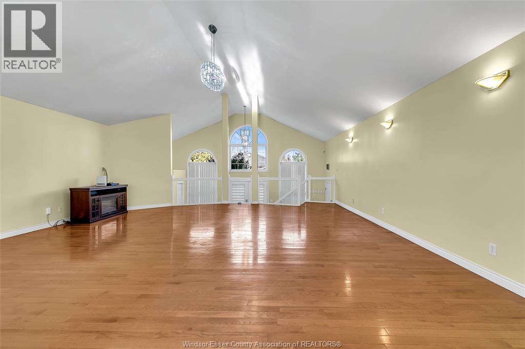 4305 Golfcourse Crescent, Windsor, ON - Indoor Photo Showing Other Room