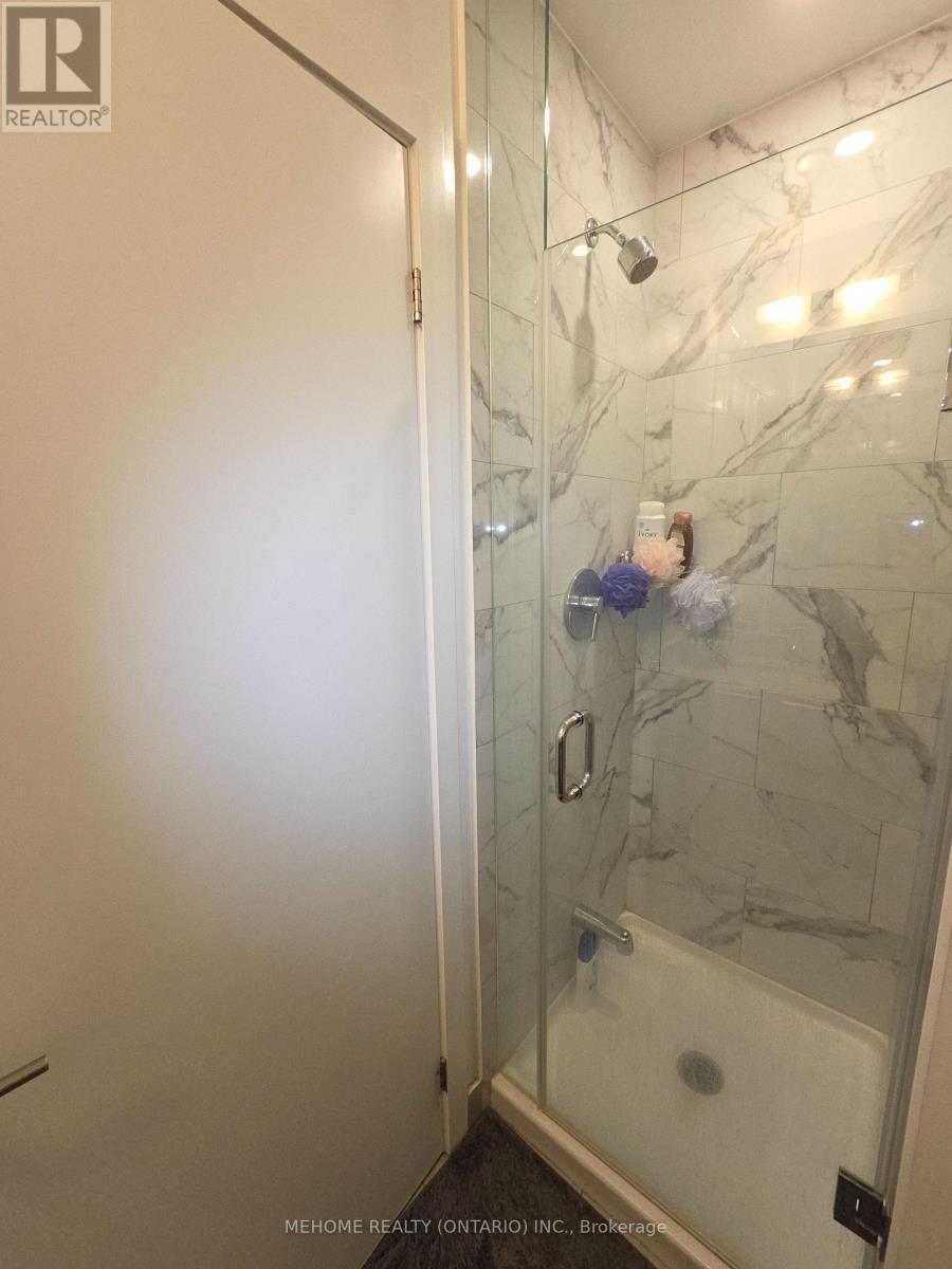 314 - 32 Forest Manor Road, Toronto, ON - Indoor Photo Showing Bathroom