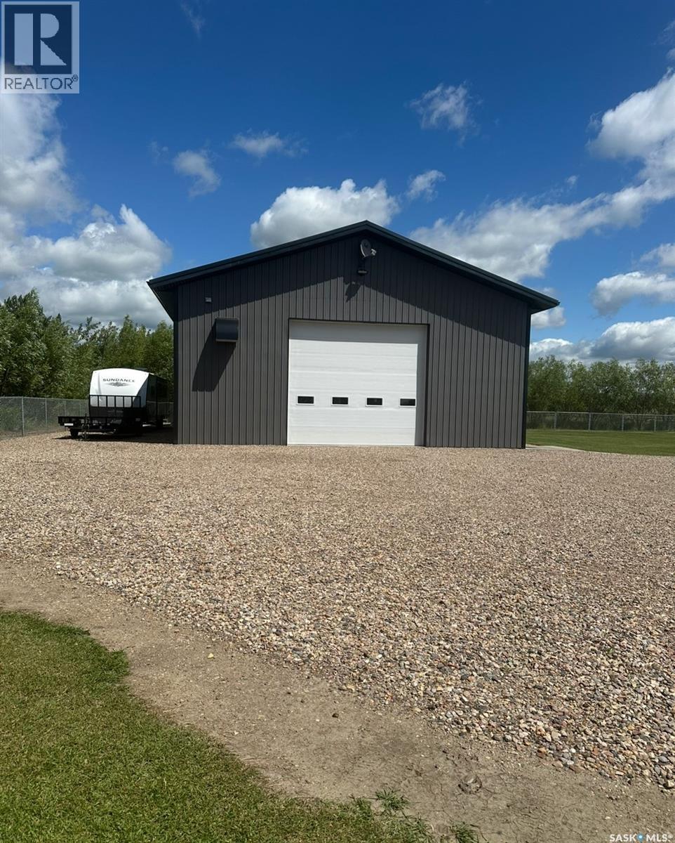 502 508 Railway Avenue E, Maidstone, SK - Outdoor