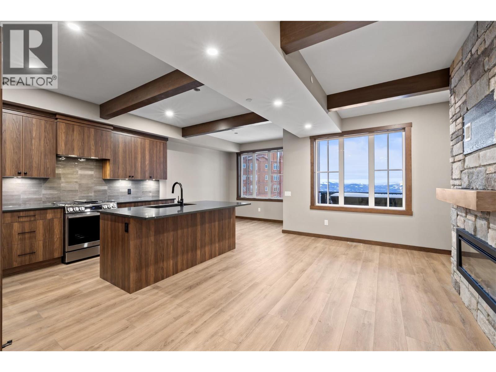 255 Feathertop Way Unit# 88, Big White, BC - Indoor Photo Showing Kitchen With Fireplace