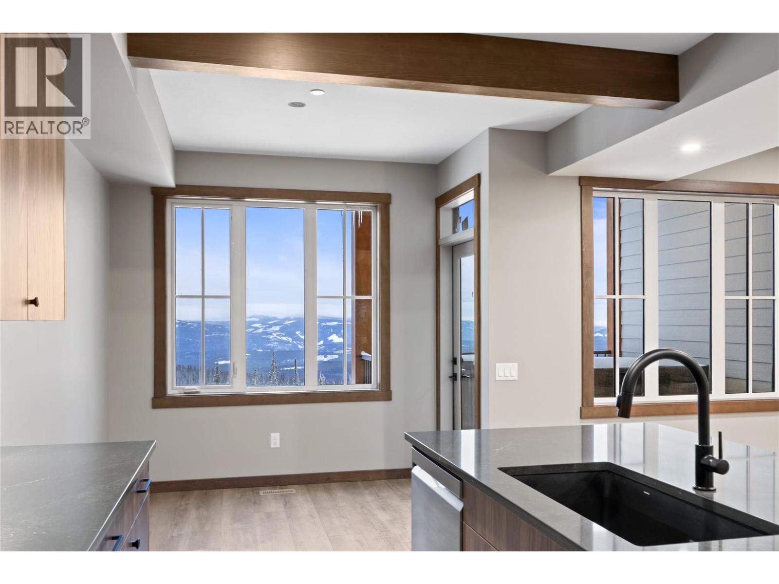 255 Feathertop Way Unit# 88, Big White, BC - Indoor Photo Showing Kitchen